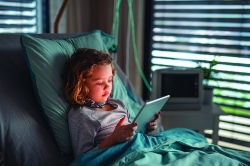Quel rôle donner aux écrans pour les enfants malades ?