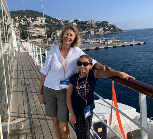 Amira monte &agrave; bord d&#039;un bateau de croisi&egrave;re
