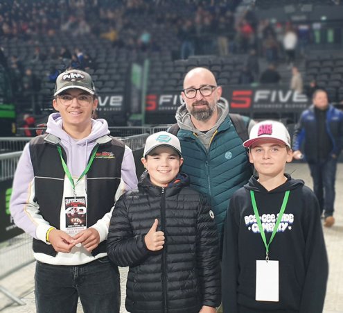 Uhain assiste au Super Cross 