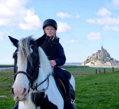 Balade &agrave; poney au Mont-Saint-Michel