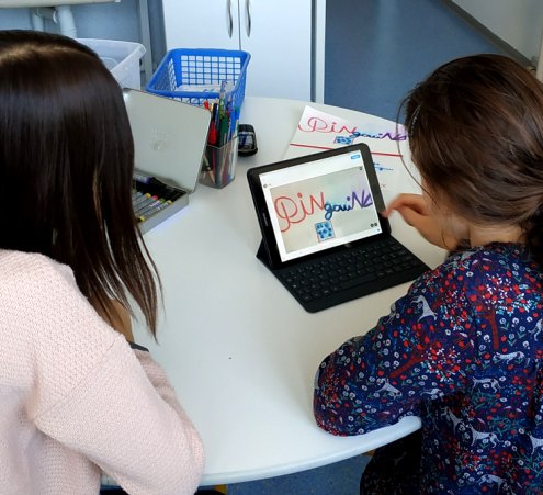 Des tablettes au service de la scolarit&eacute; au CHU de Poitiers