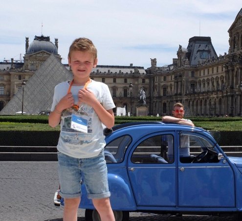 Un r&ecirc;ve, Paris en 2CV, une passion, les militaires