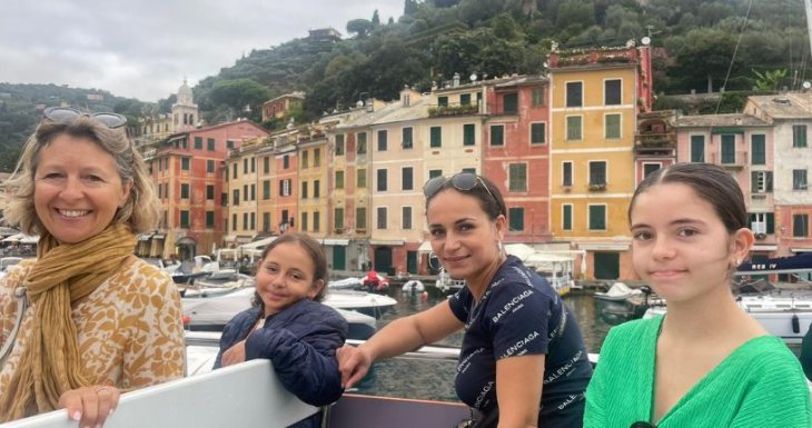 Amira monte &agrave; bord d&#039;un bateau de croisi&egrave;re