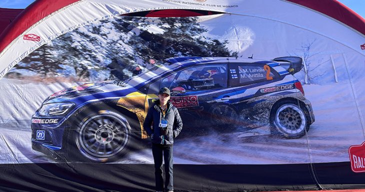 Elliot assiste au Rallye de Monte-Carlo