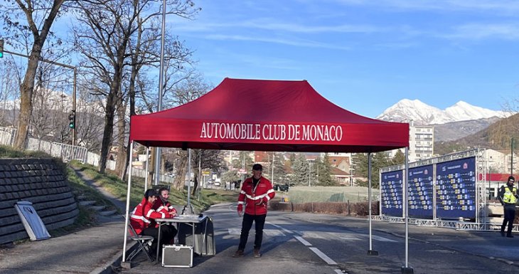 Elliot assiste au Rallye de Monte-Carlo