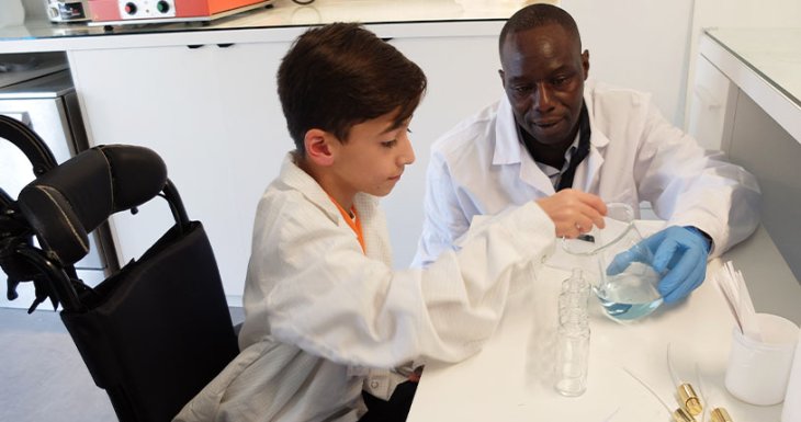 Enzo fabrique son propre parfum 