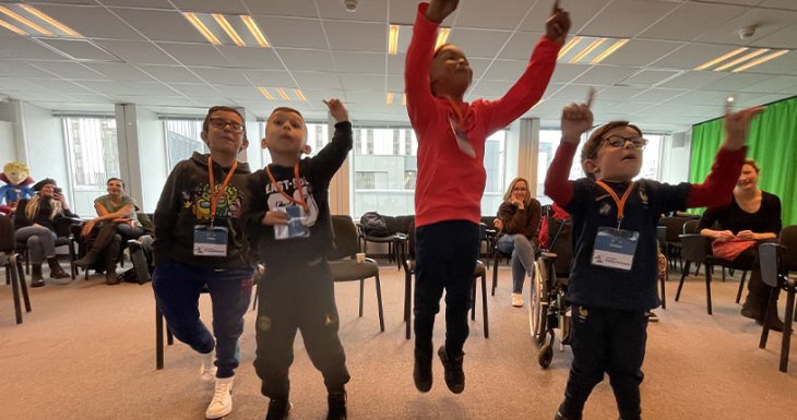 Des petits princes assistent &agrave; l&#039;entra&icirc;nement de l&#039;&eacute;quipe de France 