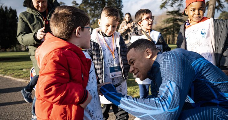 Des petits princes assistent &agrave; l&#039;entra&icirc;nement de l&#039;&eacute;quipe de France 