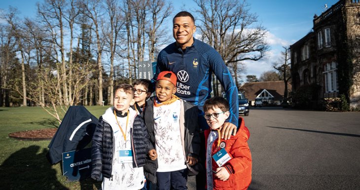Des petits princes assistent &agrave; l&#039;entra&icirc;nement de l&#039;&eacute;quipe de France 
