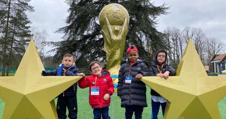 Des petits princes assistent &agrave; l&#039;entra&icirc;nement de l&#039;&eacute;quipe de France 
