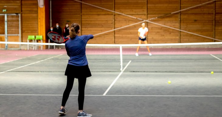Jouer au tennis avec Caroline Garcia