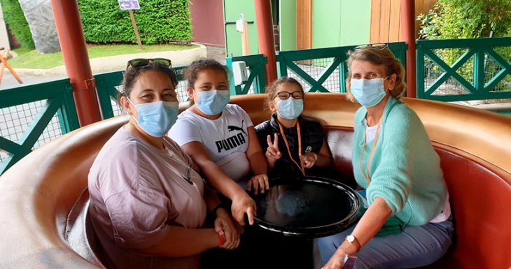 Un s&eacute;jour au Parc Ast&eacute;rix pour Yasmine et sa famille
