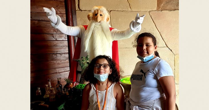 Un s&eacute;jour au Parc Ast&eacute;rix pour Yasmine et sa famille