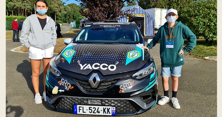 Deux amateurs de voitures prestigieuses