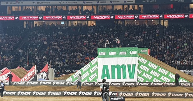 Uhain assiste au Super Cross 