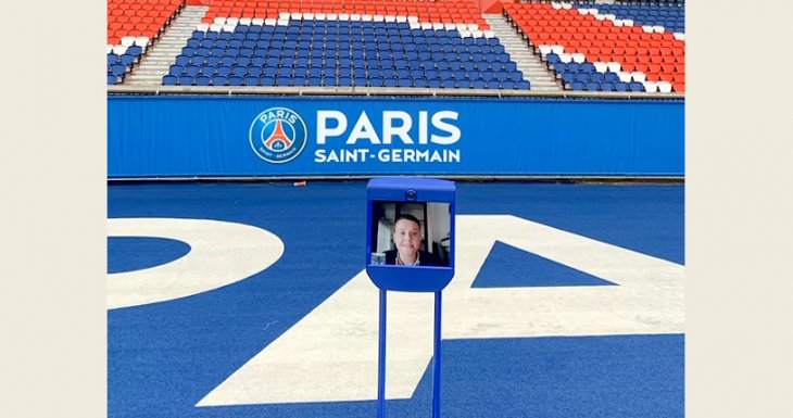 Noa au plus pr&egrave;s de l&#039;&eacute;quipe du PSG