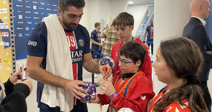 Baptiste vit son r&ecirc;ve au c&oelig;ur du handball 
