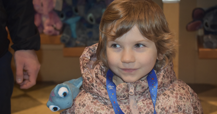 Flora plonge dans la magie de Disneyland Paris