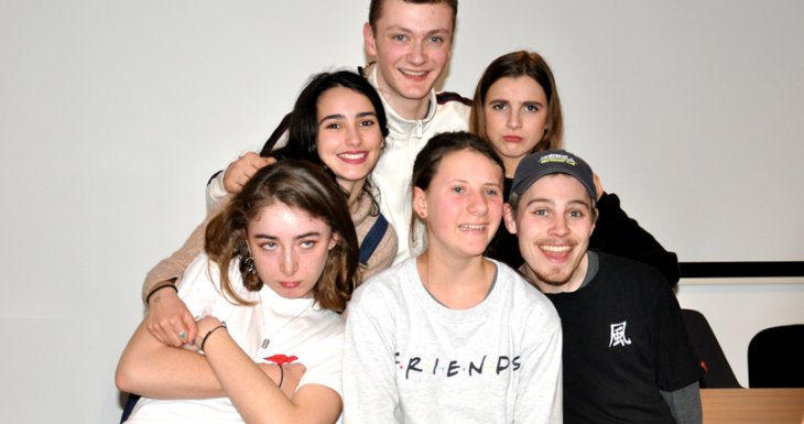Rencontrer &quot;Les Bracelets Rouges&quot;