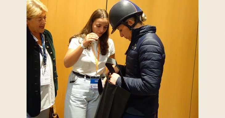 Emma rencontre la championne de dressage
