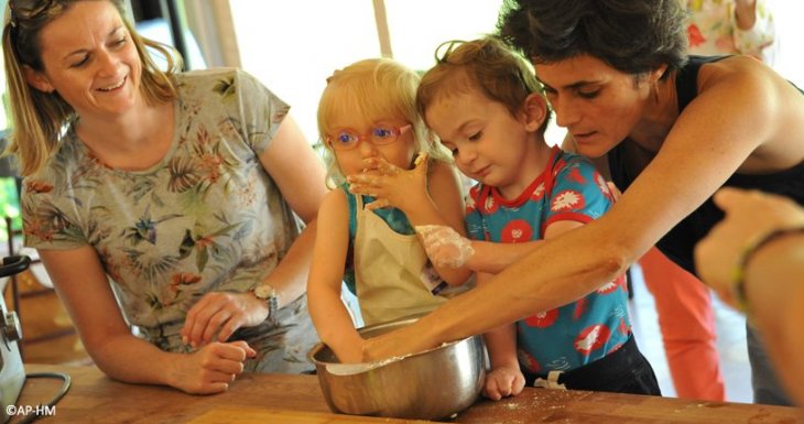 Des enfants de la Timone cuisinent avec des chefs &eacute;toil&eacute;s