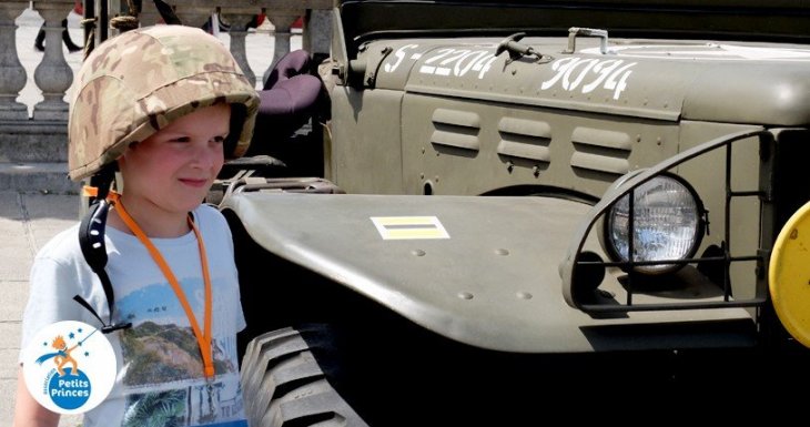 Un r&ecirc;ve, Paris en 2CV, une passion, les militaires