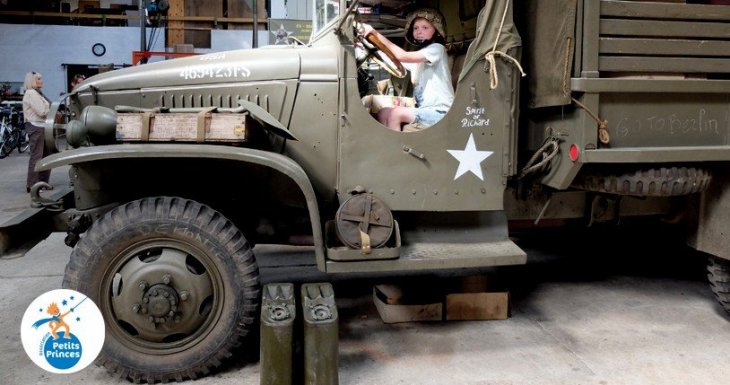 Un r&ecirc;ve, Paris en 2CV, une passion, les militaires