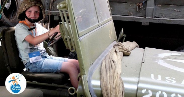 Un r&ecirc;ve, Paris en 2CV, une passion, les militaires