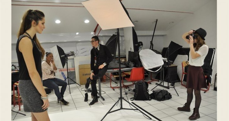 Trois apprenties photographes &agrave; Paris