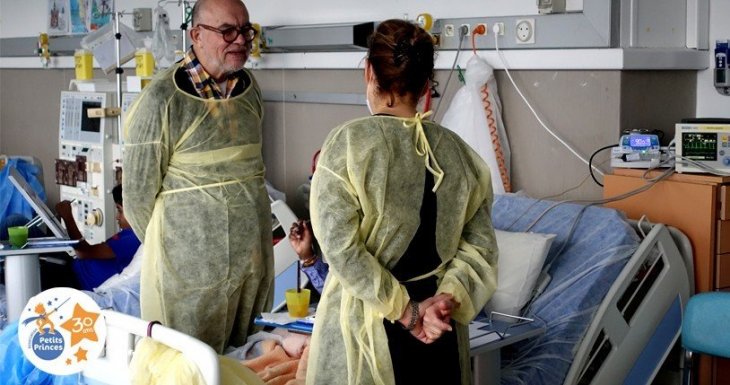 Une &oelig;uvre collective entre Christian Lacroix et des enfants de l&rsquo;h&ocirc;pital Trousseau