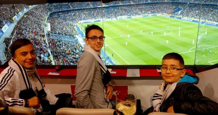 3 supporters au stade !