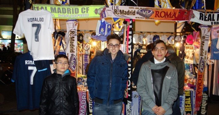 3 supporters au stade !