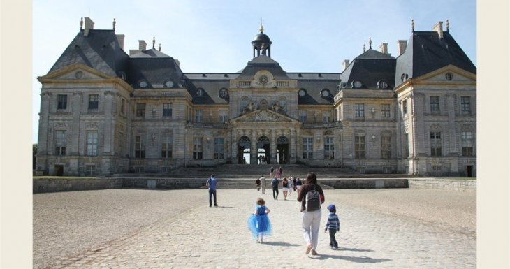 Petite princesse et grand ch&acirc;teau