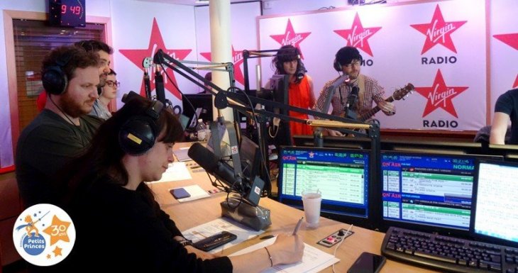 Rires toniques dans les studios de Virgin